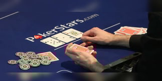 Diventa un maestro del poker online: strategie e trucchi per vincere