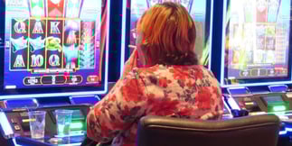 Iowa House Advances Bill to Ban Smoking in Casinos