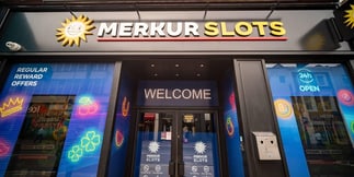 UK MPs Demand Curbs on Gambling Staff Pay Tied to Player Losses