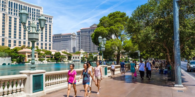 Clark County Bans Sidewalk Vendors Near Casinos on Las Vegas Strip