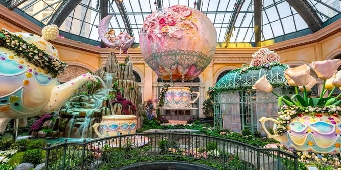[WATCH] Bellagio Crew Transforms Botanical Gardens Display in Cool Time-Lapse Video