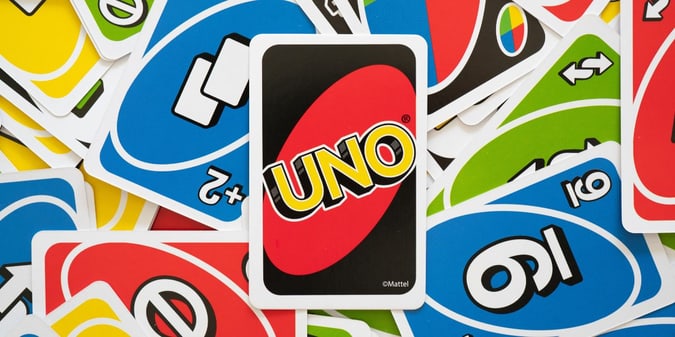 UNO, il classico intramontabile: regole, varianti e novità online