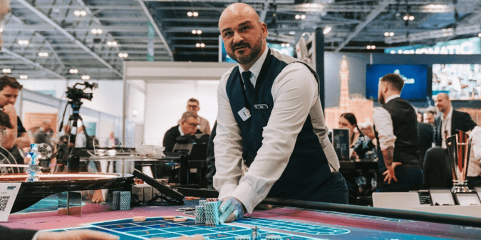 Schneider Continues Winning Streak in UK Dealer Championships