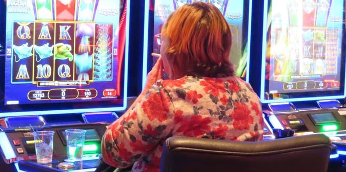 Iowa House Advances Bill to Ban Smoking in Casinos