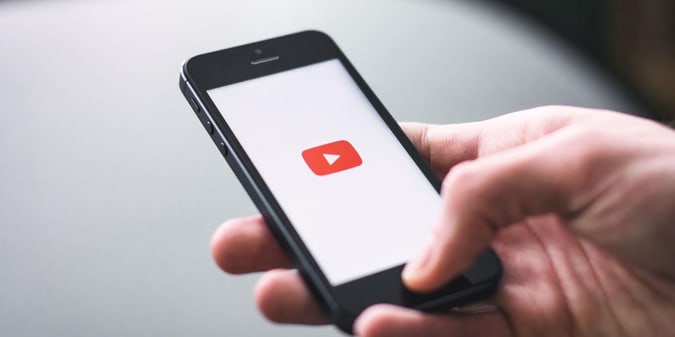 Nuove regole YouTube: vietati i link ai siti di gambling non certificati