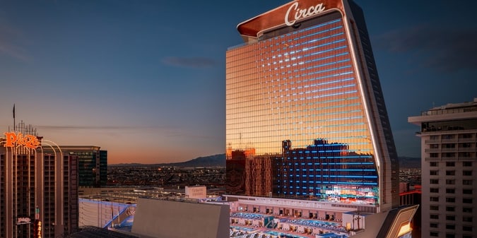 “Canada Come Back!” Three Vegas Casinos Go Par on Canadian Dollars