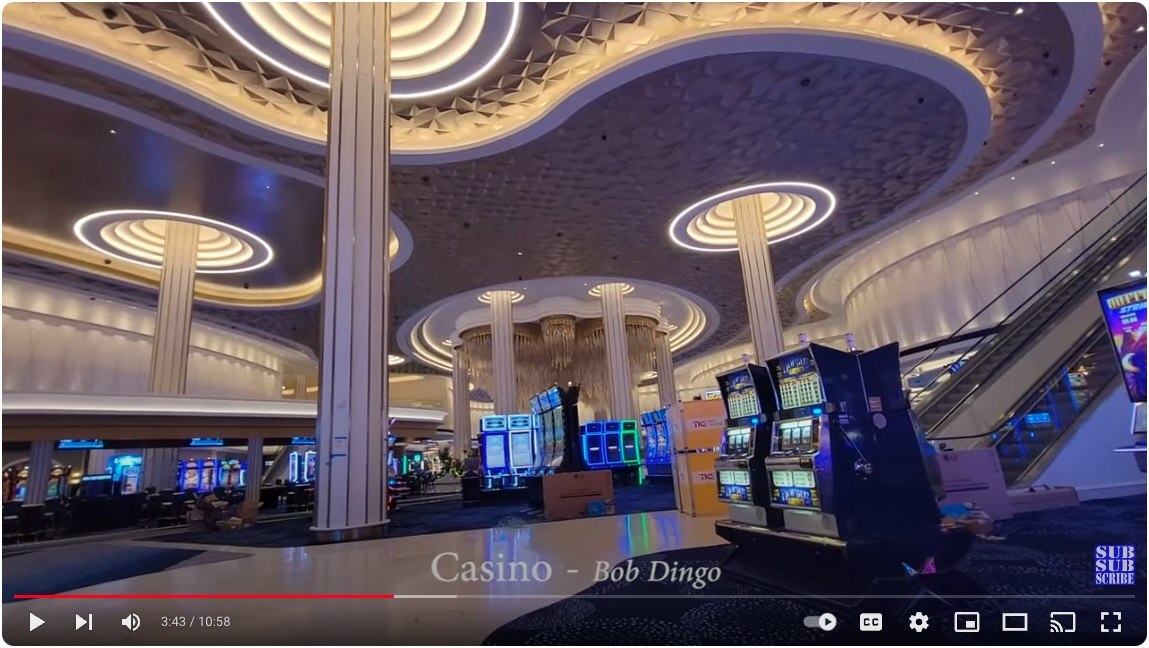 Fontainebleau casino floor space
